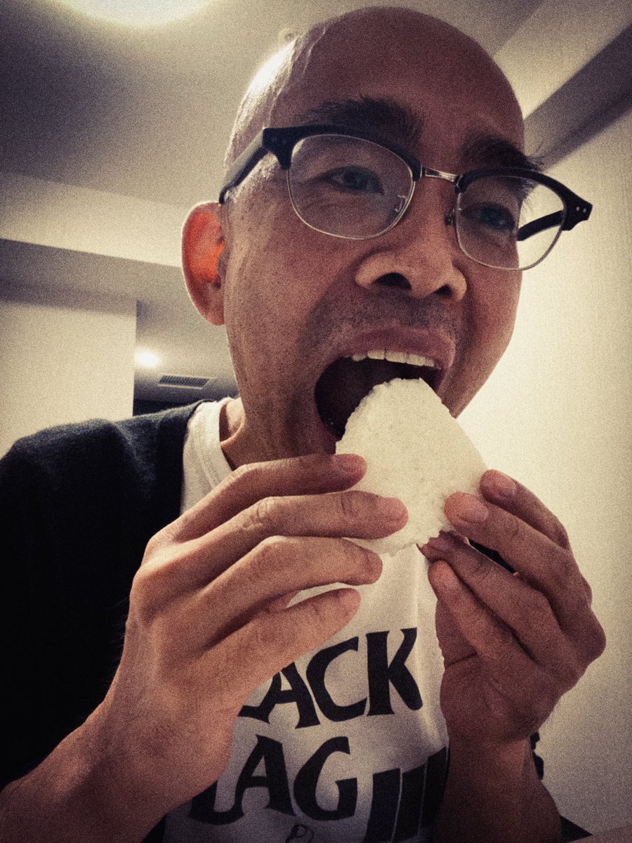 outside_yoshino's tweet photo. ありがとう盛岡。ありがとう来てくれたみなさん。俺はやっぱり塩むすびの男だよ。なんにもねえんだよ。それでいいんだ。それがいいんだ。また会おう！ https://t.co/Rcj7ypkxfJ