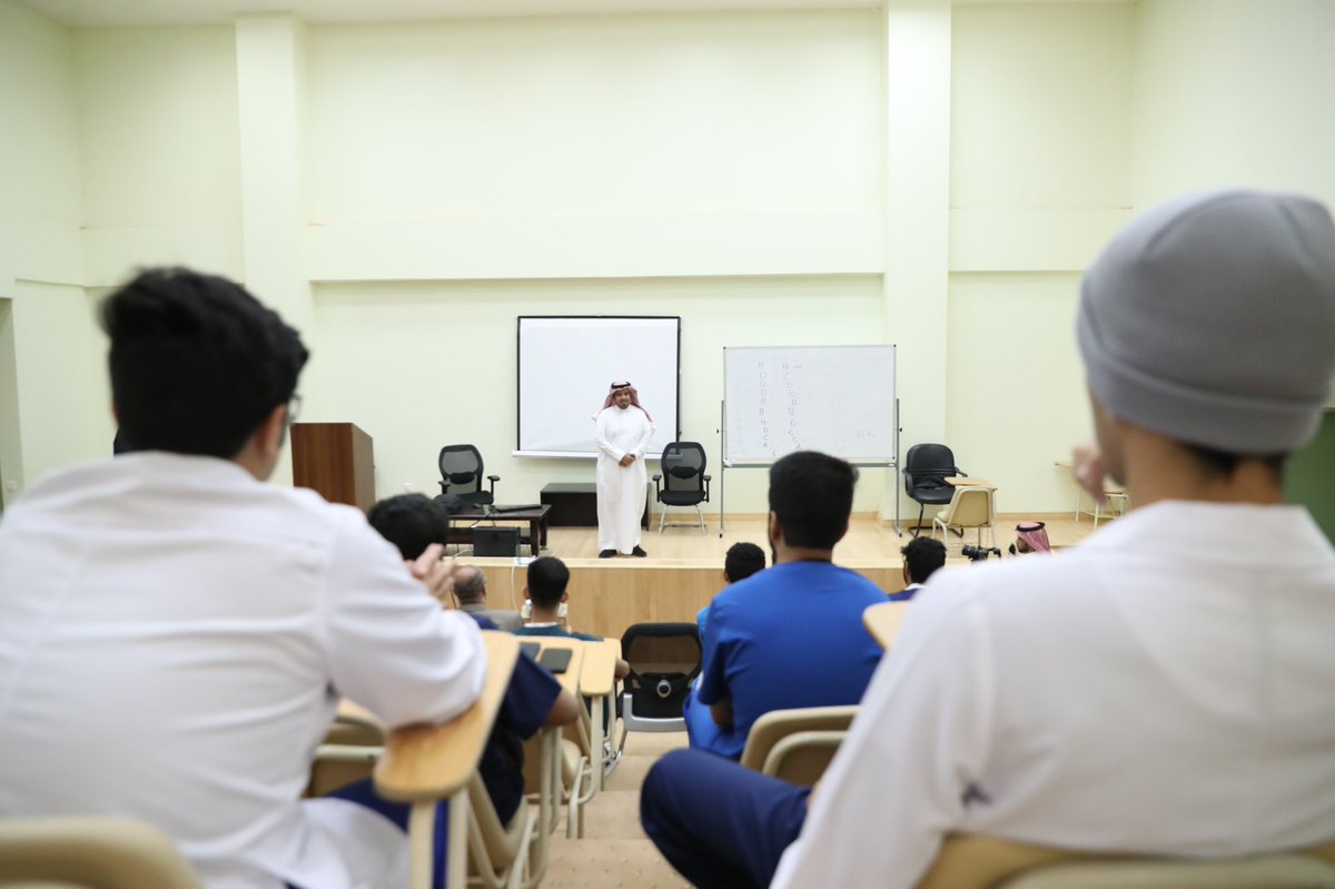 ShaqraUni's tweet photo. أقامت كلية الطب بـ #جامعة_شقراء اليوم الأحد "اللقاء التعريفي لطلاب الكلية المستجدين" وذلك لتعريفهم بالكلية وبرامجها وآلية الدراسة في مختلف البرامج والأقسام، بحضور عميد الكلية د. فراس المرشد. #العودة_للدراسة 

#العالم_ينتظرك https://t.co/kikJxkcWWb