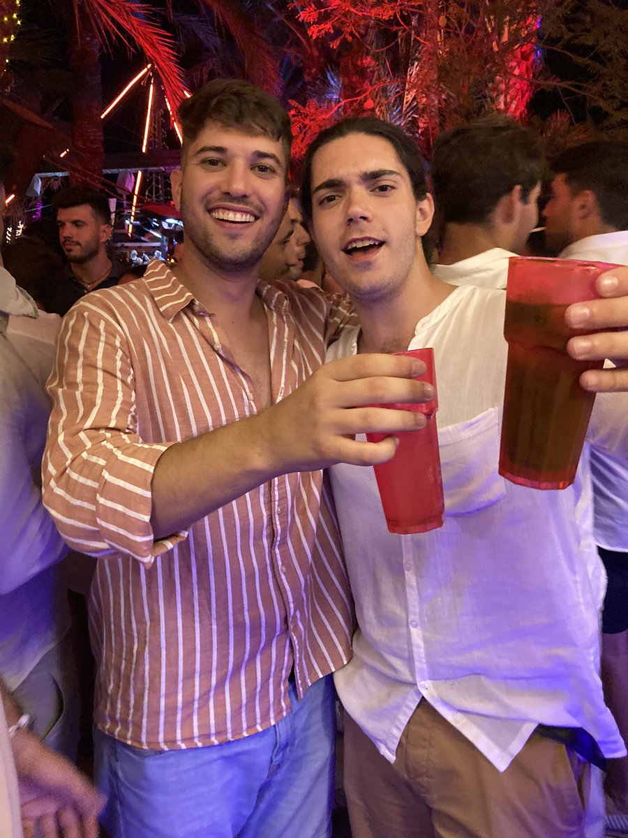 PedroVera_97's tweet photo. Acompañadme a ver esta bonita historia… 🥹♥️🤜🏽🤛🏽 https://t.co/HdBdaTmS1H
