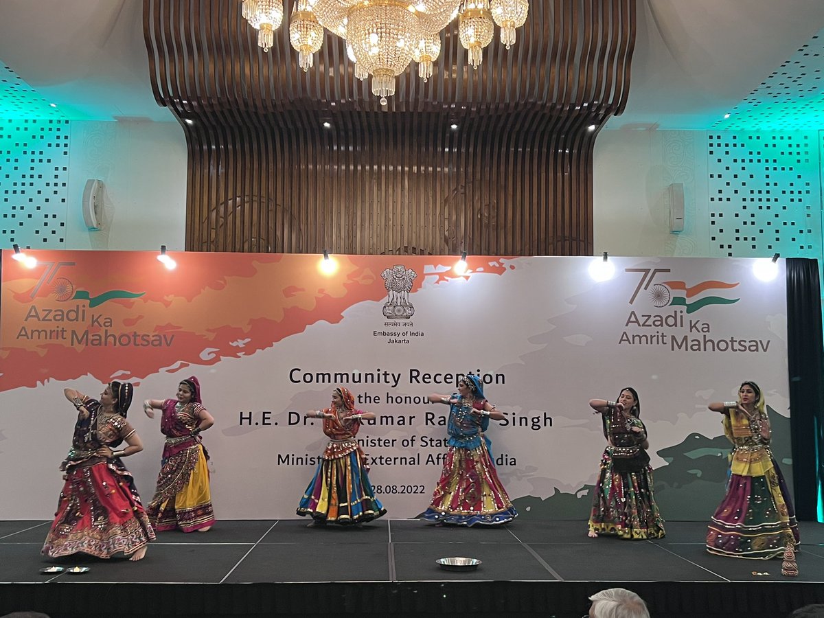 RanjanRajkuma11's tweet photo. Had the pleasure to interact with Indian Diaspora in Jakarta this evening. Gratitude to the Indian community for their warmth and affection. 
@IndianEmbJkt https://t.co/dEbHxrn7Xj