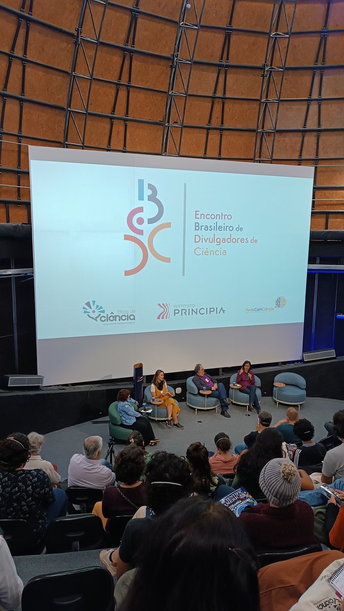 aleeborin's tweet image. Essa mesa do #EBDC foi tudo ❣️
Mediação da @ntsnaleatorias 
Participação da @binerighetti @luizacaires3 e Alfredo Nastari da Scientific American Brazil 
@EncontroDC