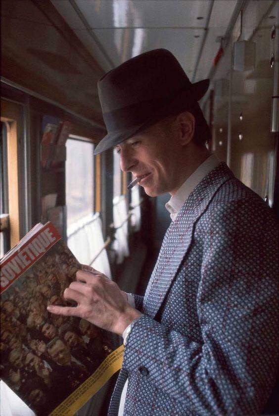 RT @Claudestar2012: #DavidBowie - Photo by Andrew Kent. 1976. Train from Moscow > Helsinki https://t.co/Gx4DvEOWbw