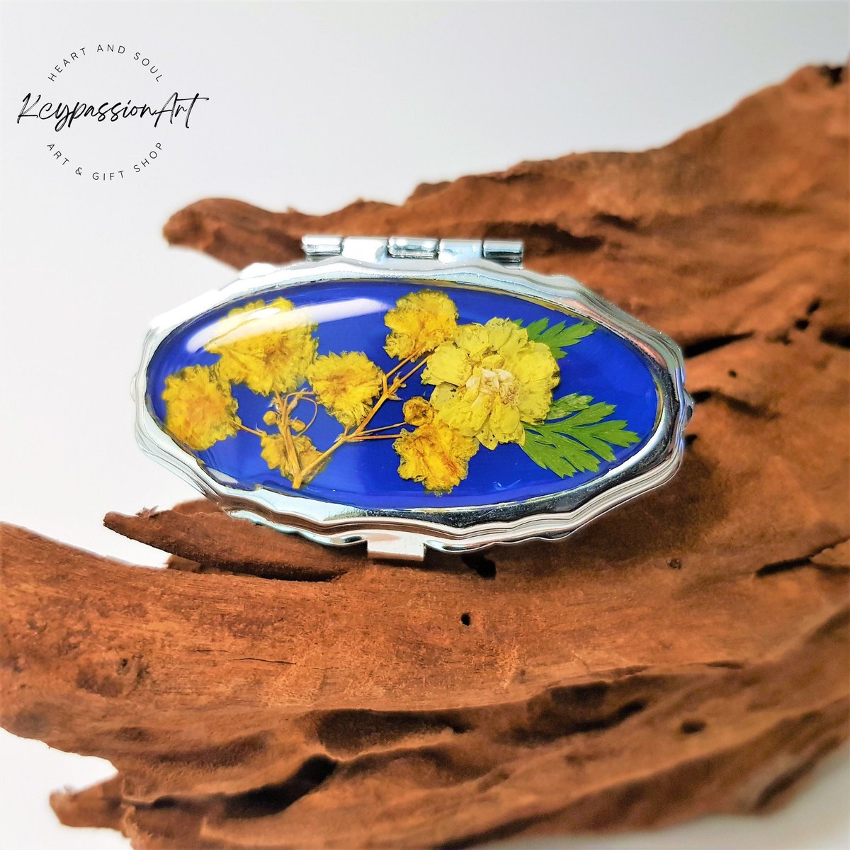 art_kcy's tweet photo. Excited to share the latest addition to my #etsy shop: Pressed Dried Wild Yellow Flowers and Leaves Coated With High Quality Clear Resin Pill Box #cutepillbox #cutepillcase #UKGiftHour #giftideas #handmade #handmadegiftid #cutepillorganize #pillboxforpurse https://t.co/GngfKzKvWk https://t.co/H4eatfMtt1