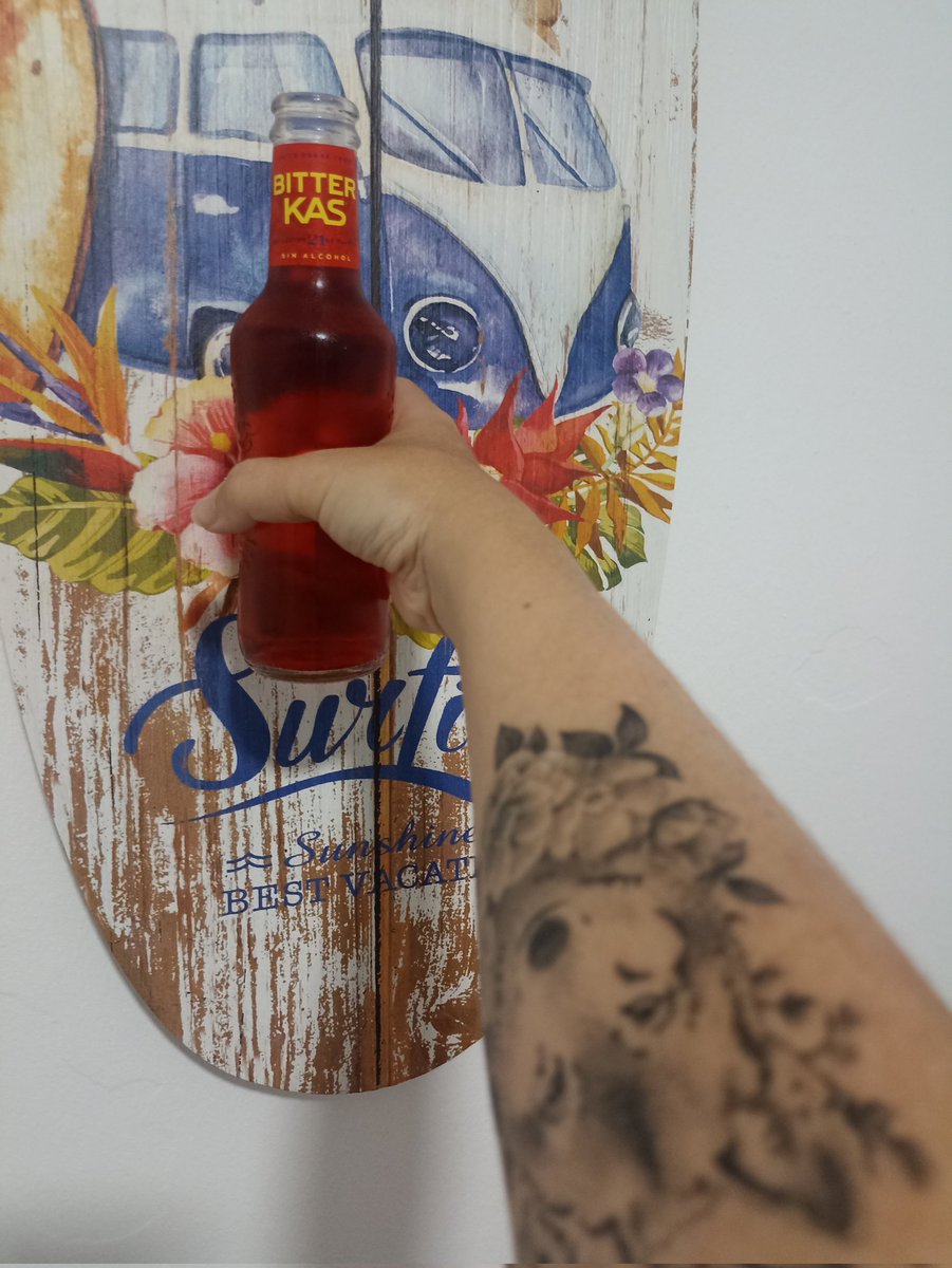 makoeman's tweet photo. @estherrsp Pues claro que no eres la รบnica @TdeBlume vamos a formar el #teamBitter https://t.co/MdR1Xi1KsD