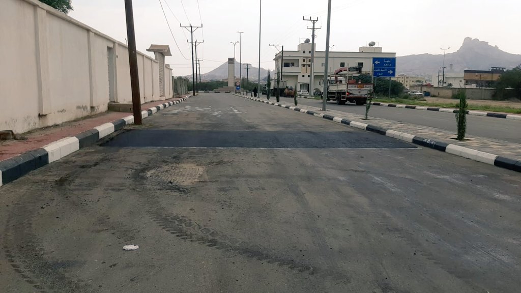 btanomah940's tweet photo. #صور |

البدء في أعمال المطبات الصناعية التي تم ازالتها سابقاً، والعمل جاري على إعادتها حسب المواصفات الفنية المعتمدة، وعمل الدهانات التحذيرية. https://t.co/hshXLDqDyy