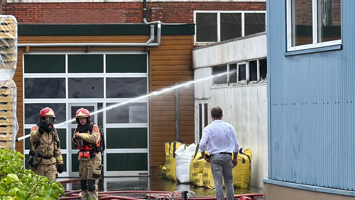 Grote #Brand bij #Poort Fietsen in #Winsum