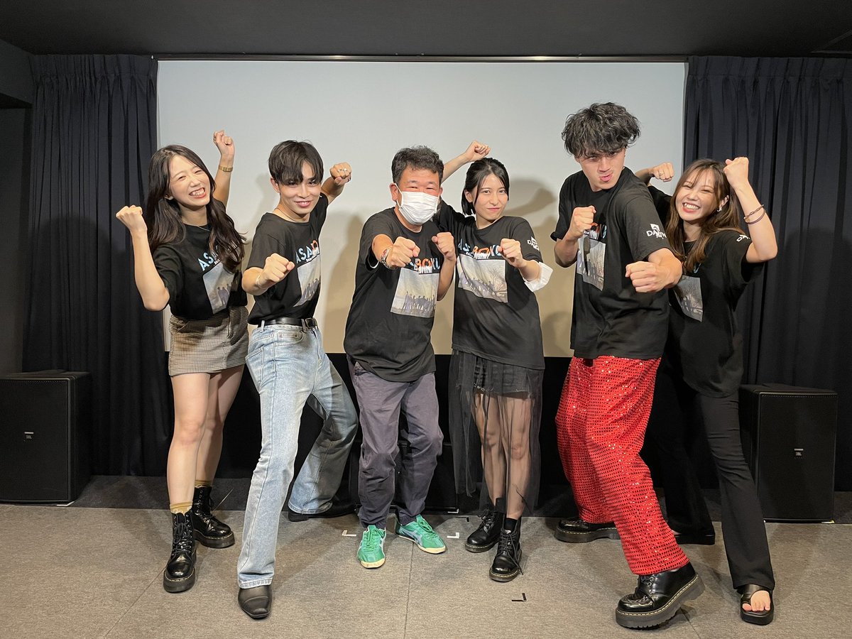 DAWNFILMMONA's tweet photo. 一般上映会初日
足を運んで下さった皆さま本当に有難うございました😭🌅✨

本日は亀井監督にもお越し頂き、
対談&amp;矢沢のライブをさせて頂きました👀🎤❤️‍🔥

動画やお写真などは、
 #あさぼく #朝陽が僕らに微笑んだ 
ハッシュタグを付けて拡散して頂けると嬉しいです🥰

明日もぜひお待ちしております🌈 https://t.co/lskpezIrkH