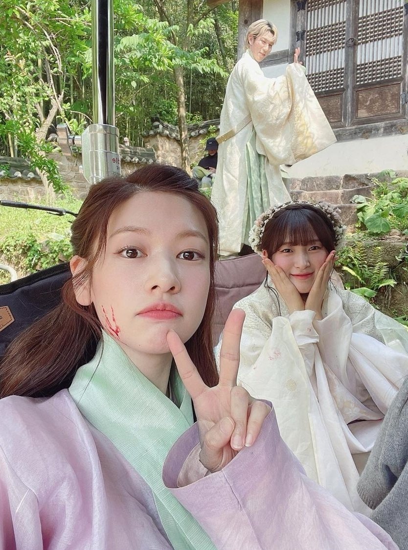 springchoyeon's tweet photo. I don't care they are one happy family

#AlchemyOfSoulsEp20 https://t.co/Q06gbifUwS
