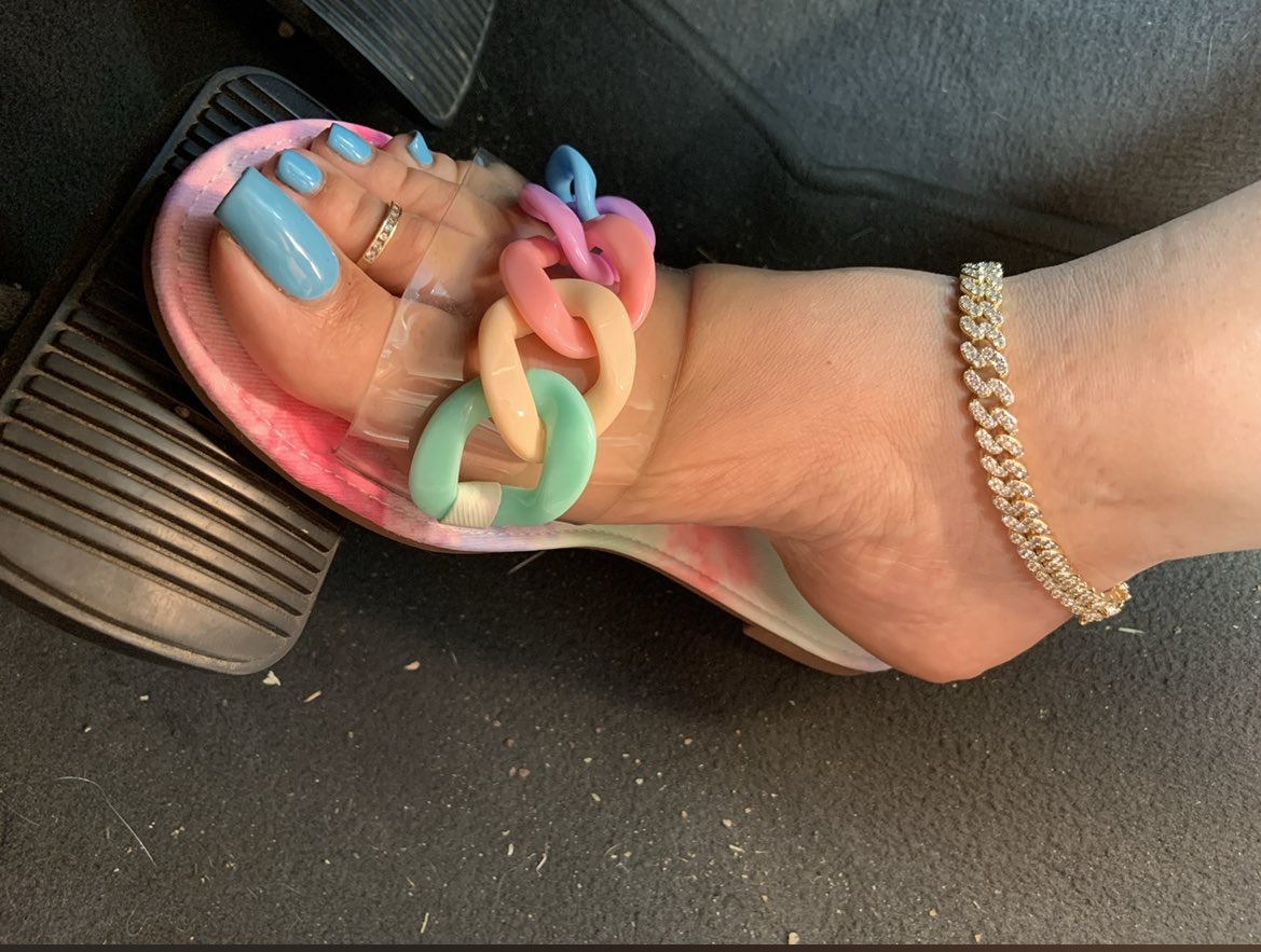 loveher_toes's tweet photo. #pedalpumping #lovehertoes #bigtoequeen https://t.co/iTQ9rCYAtG