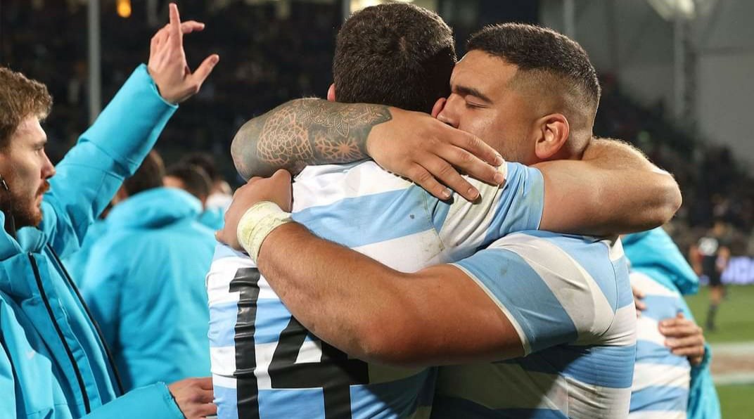 Un deporte tan emocional como el rugby no permite una atmósfera tóxica ni tampoco un ambiente espeso, si lo que se pretende es alcanzar su mejor versión. Está visto. Relaciones fuertes y vínculos sanos decantan en equipos indestructibles.