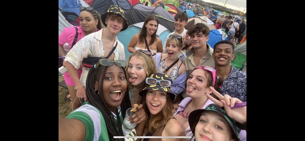 leahcookex's tweet photo. get us up there reading babes !!!
#NoMusicOnADeadPlanet @OfficialRandL #reading22 https://t.co/Z9KTksRJqz