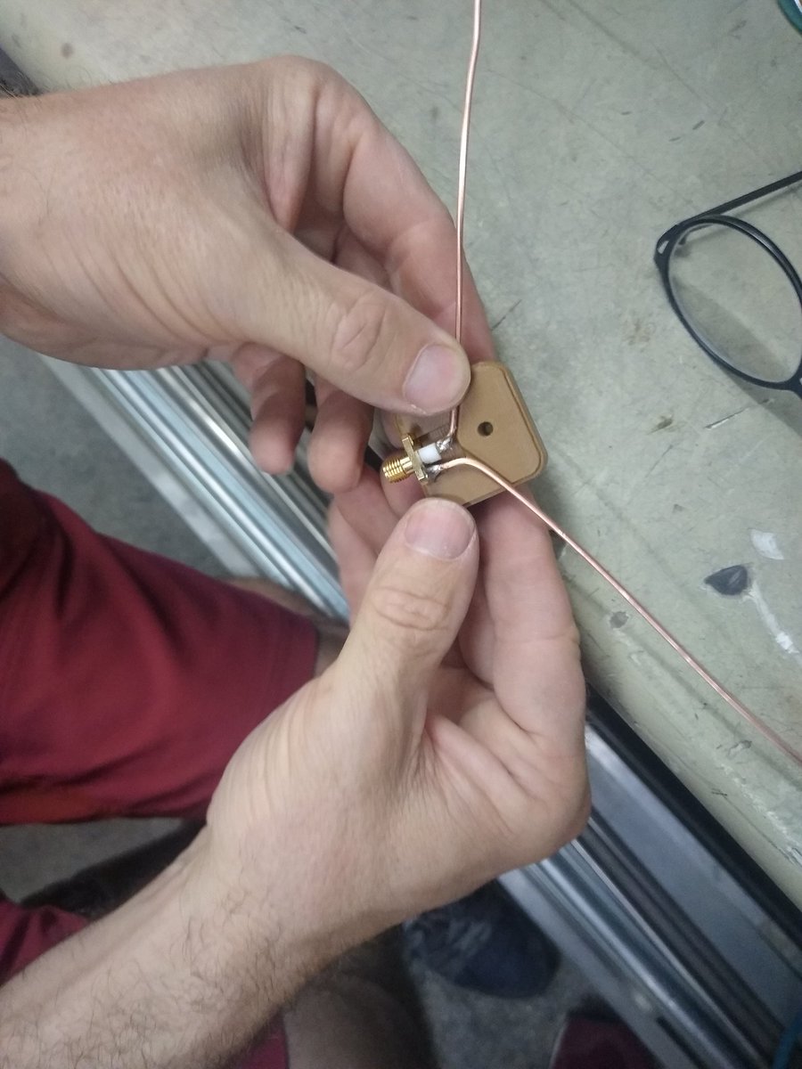 <a href="/andreashornig/">Andreas Hornig</a> <a href="/ursmii/">urs marti</a> <a href="/FabLabWinti/">FabLab Winti</a> <a href="/WorldSpaceWeek/">World Space Week</a> <a href="/tiny__GS/">tiny.GS</a> @EsslingenMaker <a href="/FossaSys/">FOSSA Systems</a> <a href="/wimo_de/">WiMo Antennen</a> <a href="/hackaday/">hackaday</a> @ESABICHessen <a href="/ttn_esslingen/">TTN_esslingen</a> <a href="/SpaceAppsStgt/">SpaceAppsStuttgart</a> Das erste Paket aus 1092km haben wir schon mal empfangen. Und dies mit einer selbstgebauten Dipol-Antenne.