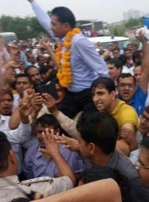 "हौंसले  बुलंद कर रास्तों पर चल दे ,
तुझे तेरा मुकाम मिल जायेगा ,
चढ़ कर तू अकेला पहल करके देख,
काफिला खुद बन जायेगा !"
#संघर्ष_की_डायरी_5_अक्टूबर_2016 
#RESLA_2022
#रेसला_परिवार_झुन्झुनू
<a href="/MohanSihag24/">Mohan sihag</a>
@SumerKhatana8
@Reslarajasthan1 <a href="/ManeeshSoni2705/">Maneesh Soni " RESLA " Udaipur</a> <a href="/AshokShekhpura/">Ashok Meena Shekhpura{RES}</a>