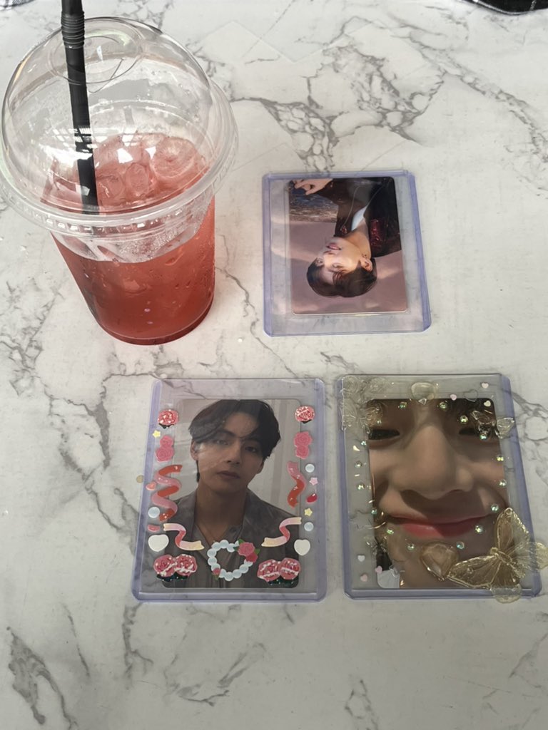 plushytaetae's tweet photo. Sundate with my beloved one 🫶🏻 #playdatewithbts https://t.co/Pv0WIHMGEQ