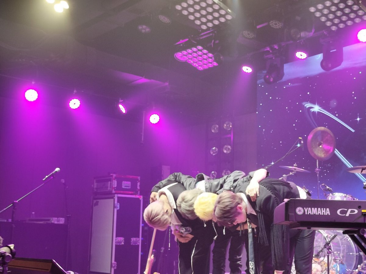 NEBULAxGALAXY's tweet photo. #GalaxyGraduationTourLastStationInSuzhou

You are the light that guides me. https://t.co/EpFMYGPIH6