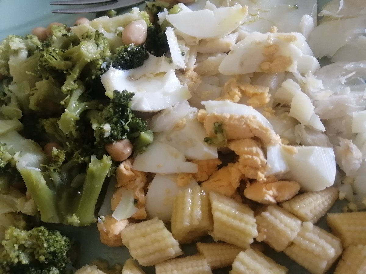 MnicaRe82771772's tweet photo. Hoje apeteceu-nos um Bacalhau com grão, bróculos, ovo e maçaroca bébé😋e vocês fregueses?
Reabrimos dia 3
Boas férias de nós 😁
#merceariadoprato #comerbem #comersaudavel #comidacaseira https://t.co/7PpFhKAeBE