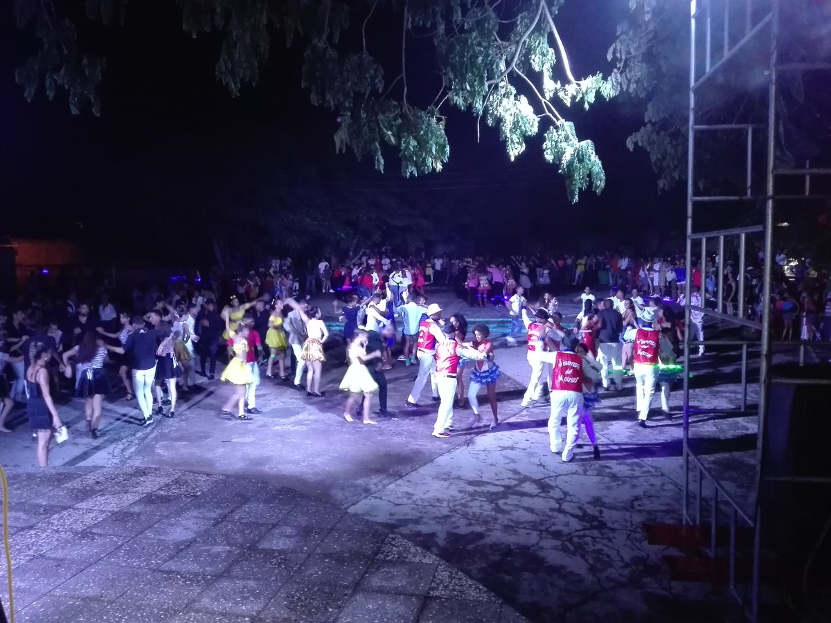 AngelFCalle's tweet photo. #RadioArtemisa. Tuvo lugar en #Candelaria Evento Provincial de Valores Bailar Casino.
Más de 100 bailadores de este ritmo de toda la provincia estuvieron en competencia donde fueron premiados los mejores.
Una multitud de espectadores disfrutaron de la competencia. #CubaVive https://t.co/u6DZcKgCkB