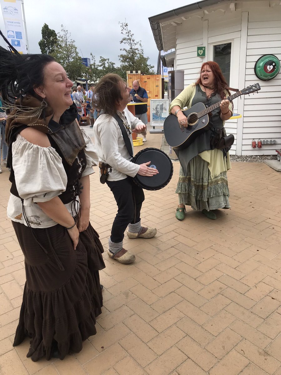 NordlichtRuegen's tweet photo. #Wikinger | tage im #Ostseebad #Göhren … heute: der #Spielmann und sein #Weib … #ruegen #Rügen #visitgoehren … https://t.co/EpX6uyZWtN