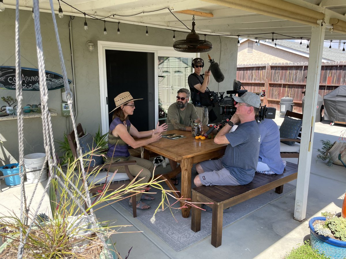 gudrun_engel's tweet photo. Waschmittelreste als Dünger: 
Designerin Brook Sarson ist Expertin darin Gebrauchswasser, z.B. aus der Waschmaschine, in den Garten umzuleiten und damit zu wässern. 
In #SanDiego sollen 40 % des Trinkwassers bis 2045 aus recyceltem Wasser kommen. 
@Weltspiegel_ARD @ARDWashington https://t.co/uGZBngaTOF