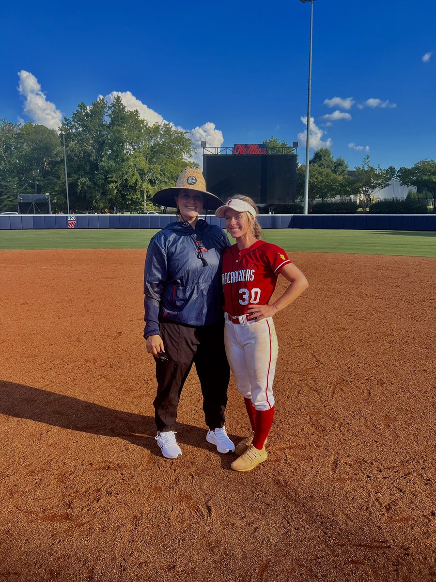 GulfCoastFirec1's tweet photo. Ella Nelson 2️⃣0️⃣2️⃣4️⃣ SS/UTL loved showing her skills today @OleMissSoftball 🏕 with @Jamie_Trachsel and team.
We thank you for having her & look forward to being back! 💪🏼 🧨 🥎
#floridafirecrackers #olemisssoftball #nsrathlete #tinyandmighty #beastmode #nostoppingher https://t.co/OVOKSQV3N8
