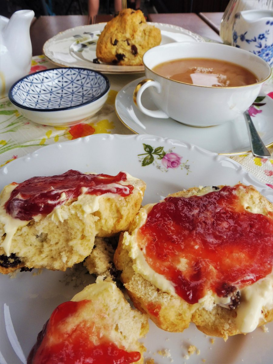 ancientphone82's tweet photo. I've been to heaven and heard the angels sing "Hallelujah!"!🏴󠁧󠁢󠁥󠁮󠁧󠁿🍓🍵🤤😇🥰 #holiday #hiking #Obermaiselstein #treatyourself #Fischen #TanteEmma #TeaRoom #Cornish #CreamTea #delicious https://t.co/WenSt8xWwz