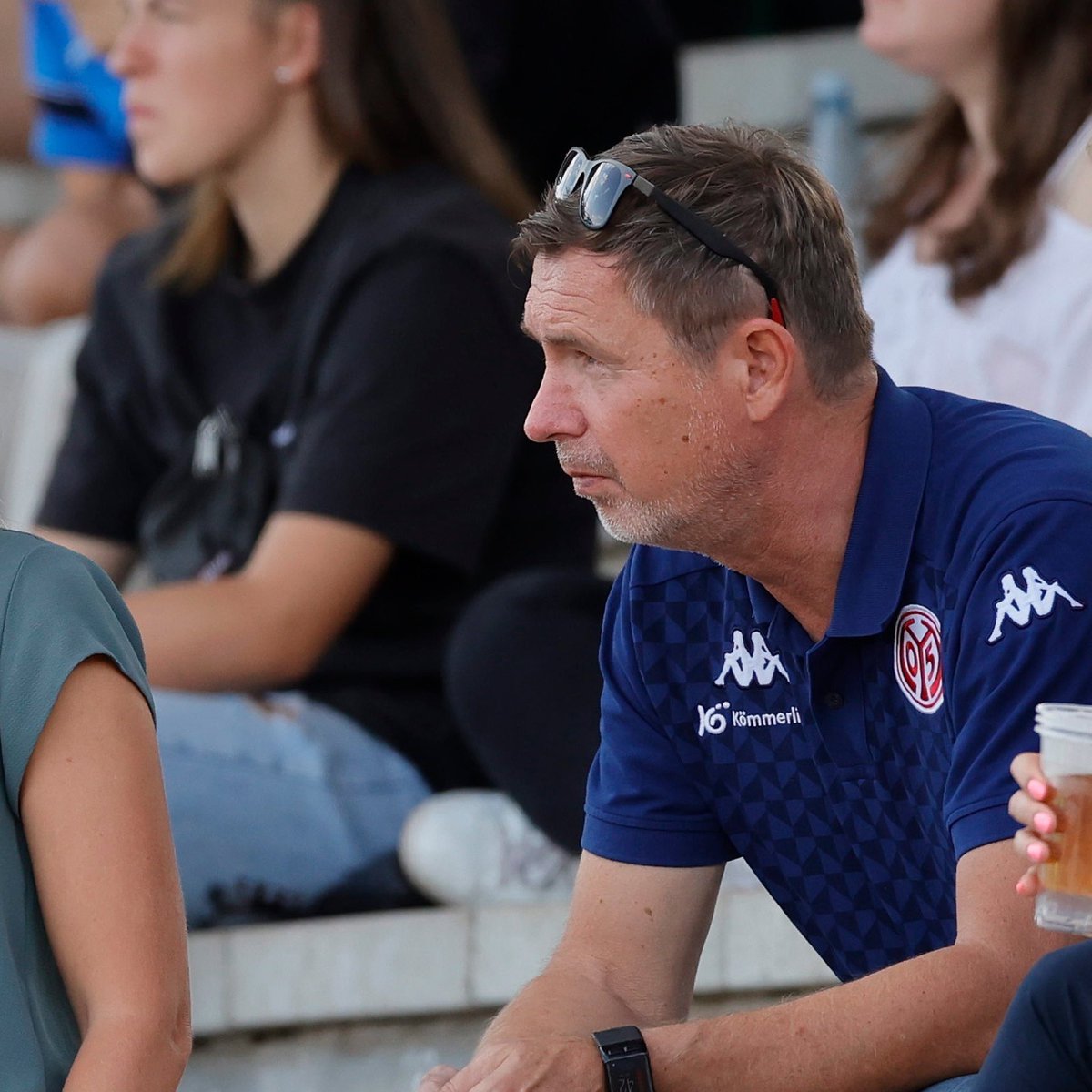 1FSVMainz05's tweet photo. Haben noch ein starkes Ergebnis: Die Damen des TSV SCHOTT Mainz siegen mit 6:0 (!) gegen Worms! 🙌

💪 Was ein Start in die Liga! Was ein Start in unsere Kooperation - den hat sich unser Vereins- und Vorstandsvorsitzender Stefan Hofmann vor Ort angesehen! 👍

#Mainz05 #M05 https://t.co/PVyRhe3UDC