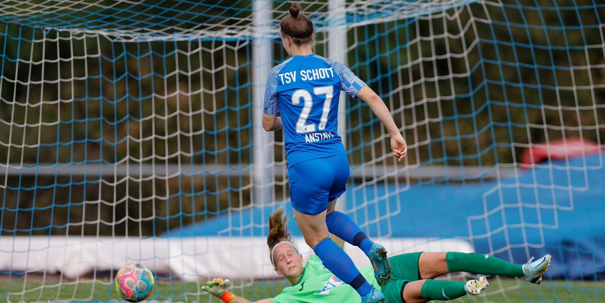 1FSVMainz05's tweet photo. Haben noch ein starkes Ergebnis: Die Damen des TSV SCHOTT Mainz siegen mit 6:0 (!) gegen Worms! 🙌

💪 Was ein Start in die Liga! Was ein Start in unsere Kooperation - den hat sich unser Vereins- und Vorstandsvorsitzender Stefan Hofmann vor Ort angesehen! 👍

#Mainz05 #M05 https://t.co/PVyRhe3UDC