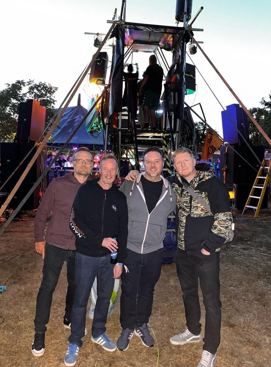 Awesome catching up and playing out with <a href="/JMJandRichie/">JMJ&Richie</a> and <a href="/tekniquk/">Tekniq</a> at Maui Waui Festival.