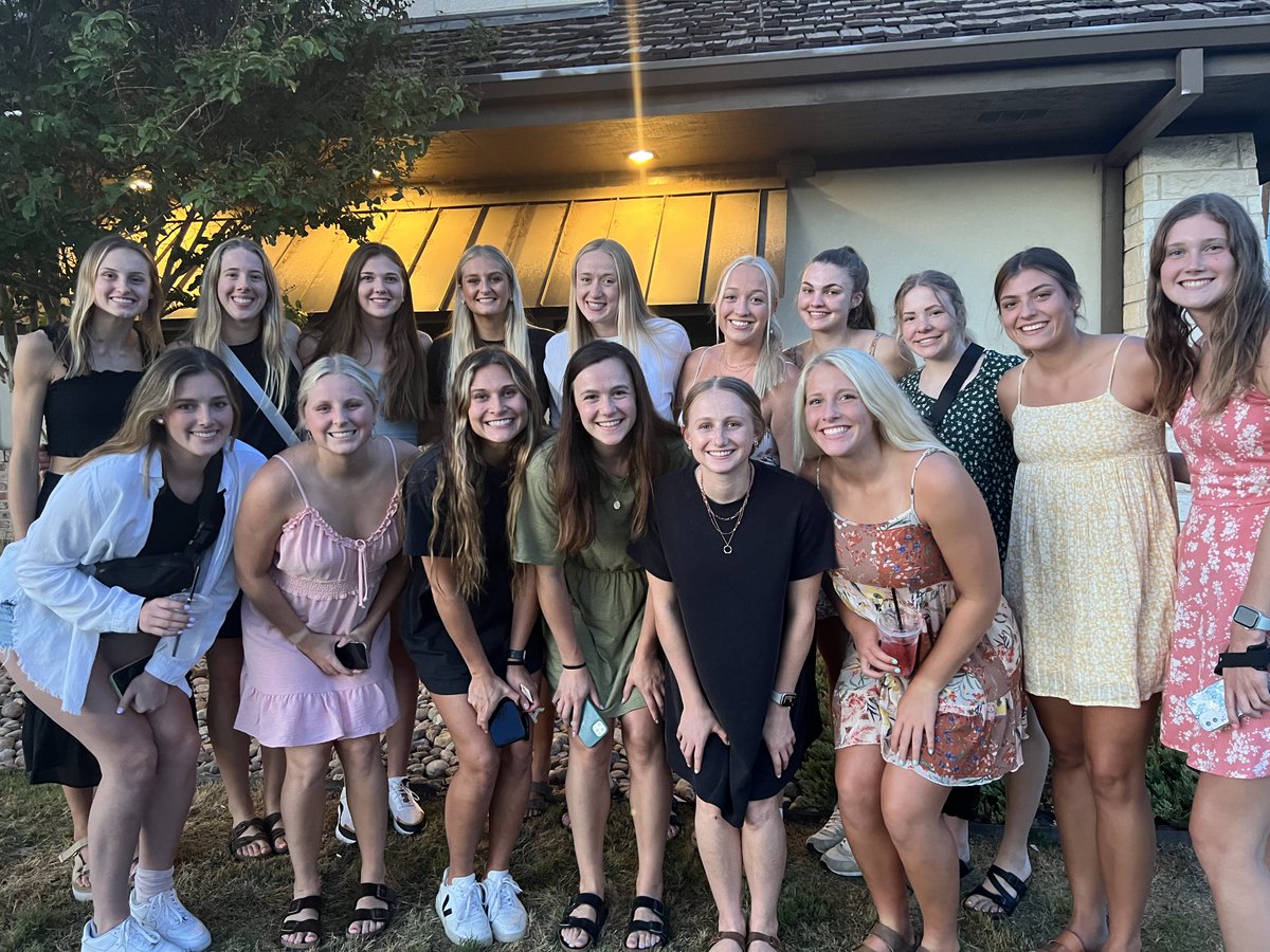 AugieVolleyball's tweet photo. All smiles down in Texas 💪

#FuelTheFire | #BuildingChampions ⚔️ https://t.co/FsZiMO006V