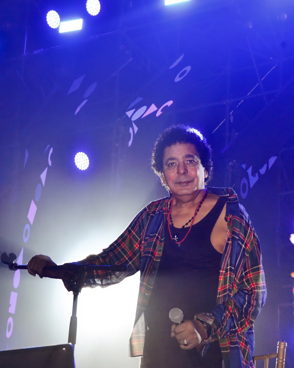 ElK1ng10's tweet photo. تاريخ عُمره بـ عمر الآرض❤️
سهل تبقي رقم 1 بس صعب تفضل رقم 1 👑
Mohamed Mounir live concert at sea view north coast 25/8/2022

Photo / Mohamed Afifi 📸

@Mounirofficial 👑 https://t.co/vwQ0L82a9X
