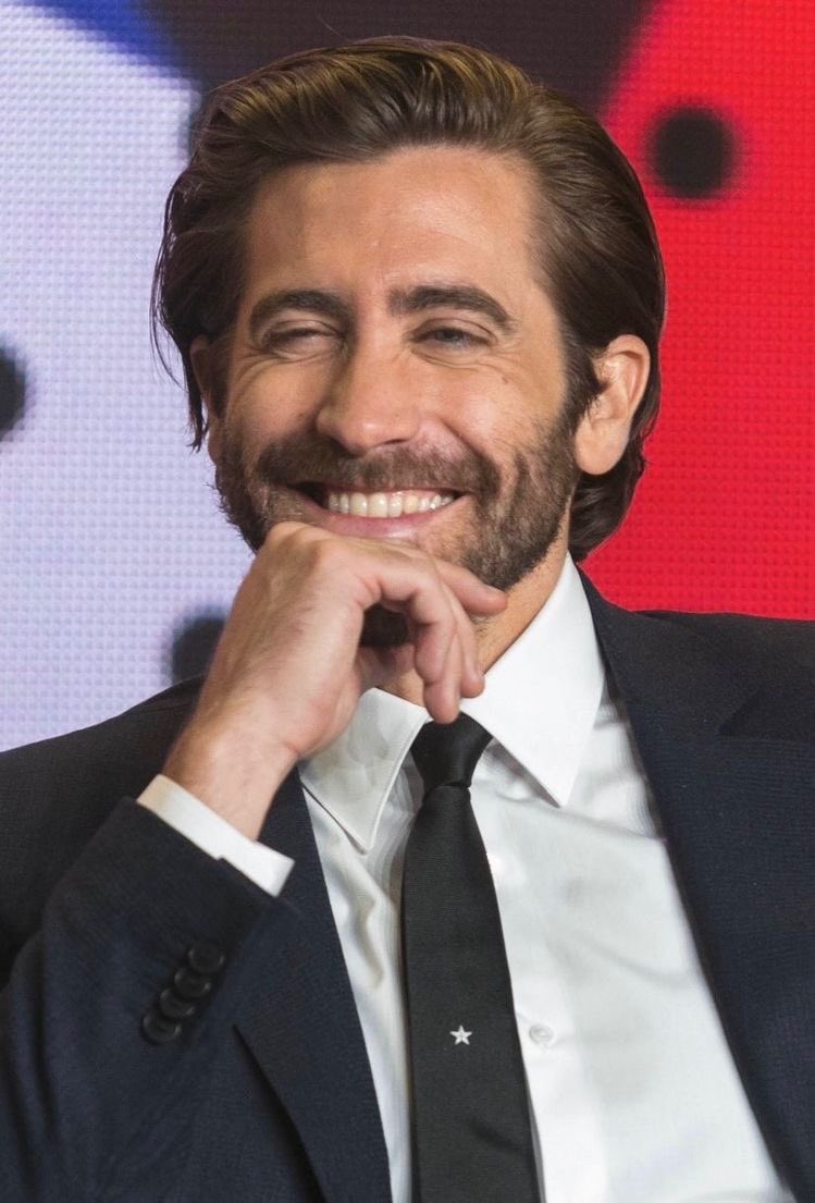 2frbx's tweet photo. jake gyllenhaal has the best BEST smile ever like https://t.co/OnupbdgeZ4