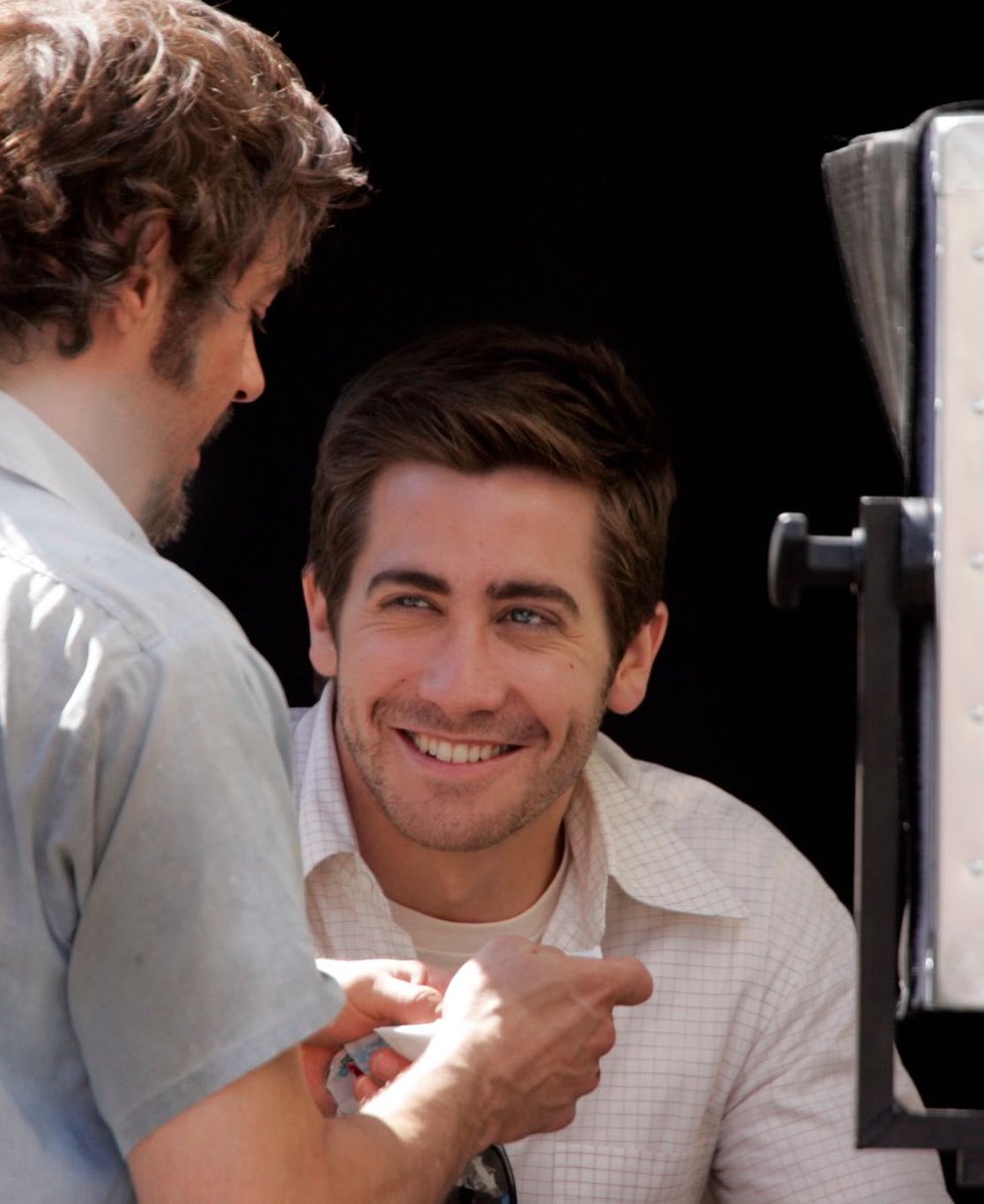2frbx's tweet photo. jake gyllenhaal has the best BEST smile ever like https://t.co/OnupbdgeZ4