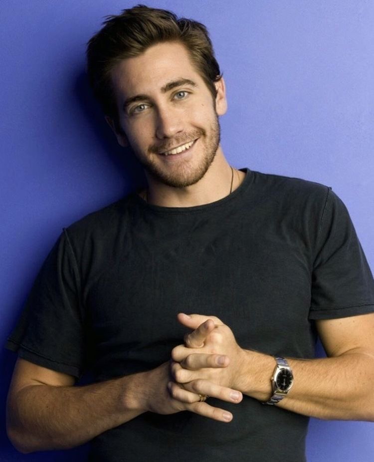 2frbx's tweet photo. jake gyllenhaal has the best BEST smile ever like https://t.co/OnupbdgeZ4
