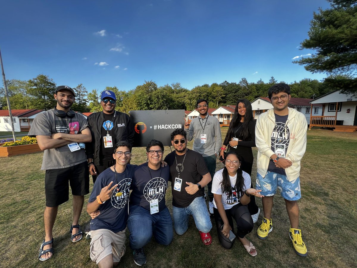 adityaoberai's tweet image. The India++ fam at @MLHacks #Hackcon 😍