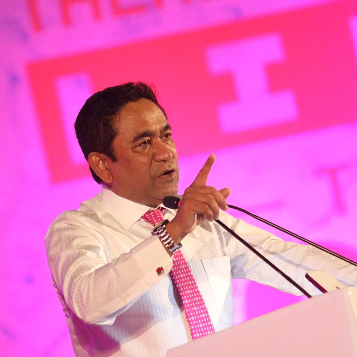 Yameen2O23's tweet photo. إِنْ شَاءَ ٱللَّٰهُ ރާއްޖޭގައި ހުރި ބޮޑެތި އިޖުތިމާޢީ މައްސަލަތަށް ޙައްލުކޮށްދެވޭނެ ލީޑަރަކީ،  ރައީސް ޔާމީން ކަން ޔަޤީން !
@prz_ymn
#RY2023 https://t.co/2LNjqCNuv1