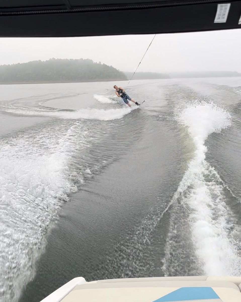 fropappy's tweet photo. Photographic proof that I’m still not committing after ACL surgery. Don’t feel any discomfort, so it will eventually come back. I turned 54 Tuesday, so I’m lucky to be out here at all. #Wakeboard #ACL #Fail #Arkansas #LiquidForce #54YearsOld @malibuboats https://t.co/HGJSg4rXsA