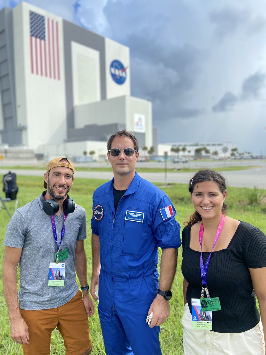 thomasdonzel's tweet photo. Rendez-vous avec @Thom_astro tout à l’heure dans le #JT20h @infofrance2 @ThomasSotto pour parler du lancement de #Artemis I et du retour vers la lune #NASA @ESA_fr @CamilleGuttin https://t.co/W2iox7dwMx