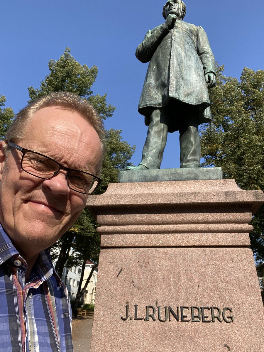 HessuHannukkala's tweet photo. Eilen oli #venetsialaiset ja veneilykauden päättäjäiset, mutta me vedettiin tänään hienossa kelissä risteily #Porvoo’seen. #TLB2 #kausijatkuu https://t.co/IV3ickOd4z