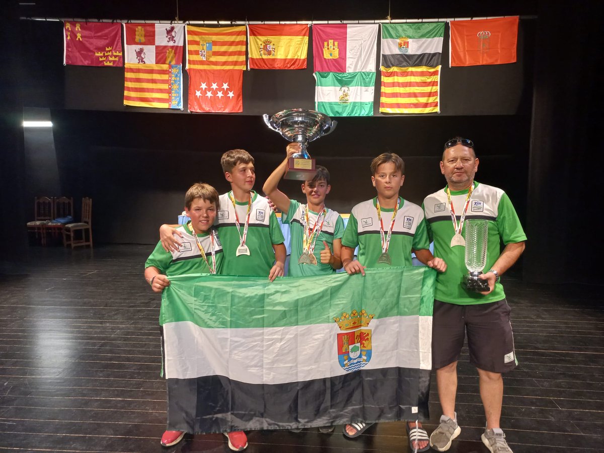 Extremadura arrasa en el nacional de pesca en Navalcan, La selección extremeña domina 🥇enU25 y U20 y 🥈en U15. A nivel individual Adrián Lorenzo 🥈U25, Diego Barrero 🥉U20 y Izan Zanca 🥉U15. Extremadura sigue siendo el referente en escuela de pesca!! @DXTextremadura <a href="/FJyD/">Fundación Jóvenes y Deporte 🅵🅹🆈🅳 💚🤍🖤</a>