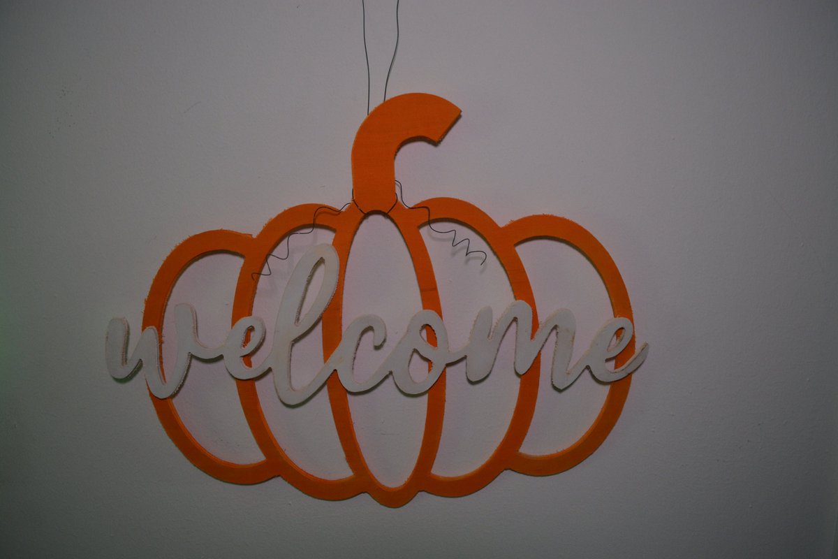 WorkshopPenguin's tweet photo. Get ready for fall with the newest edition to Penguin3DWorkshop #etsy shop: Pumpkin Welcome sign https://t.co/cCyOQ5BwKD #orange #white #fall #halloween #pumpkin #frontdoor #entrydoor #wood #penguin3dworkshop https://t.co/IKQSmZMkv6