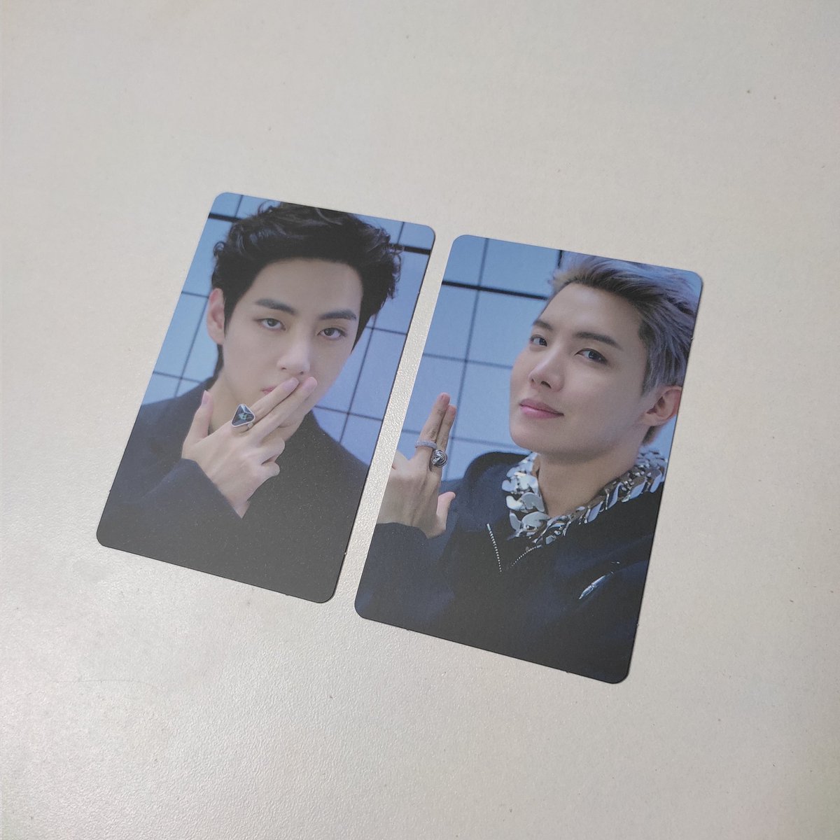 thvkart_'s tweet photo. 🛒 wts lfb bts pc ph ! #thvkartsells

☁️ vhope proof nrpc
— 150 php set + pf

╰ all mint, official, &amp; onhand 
╰ payo or dop
╰ dop: 3 days
╰ no rush shipping pls 
╰ mop: gcash
╰ mod: sco and direct ggx only 

t. taehyung v jhope hobi vhope proof nrpc ph https://t.co/PKpzoICCF2