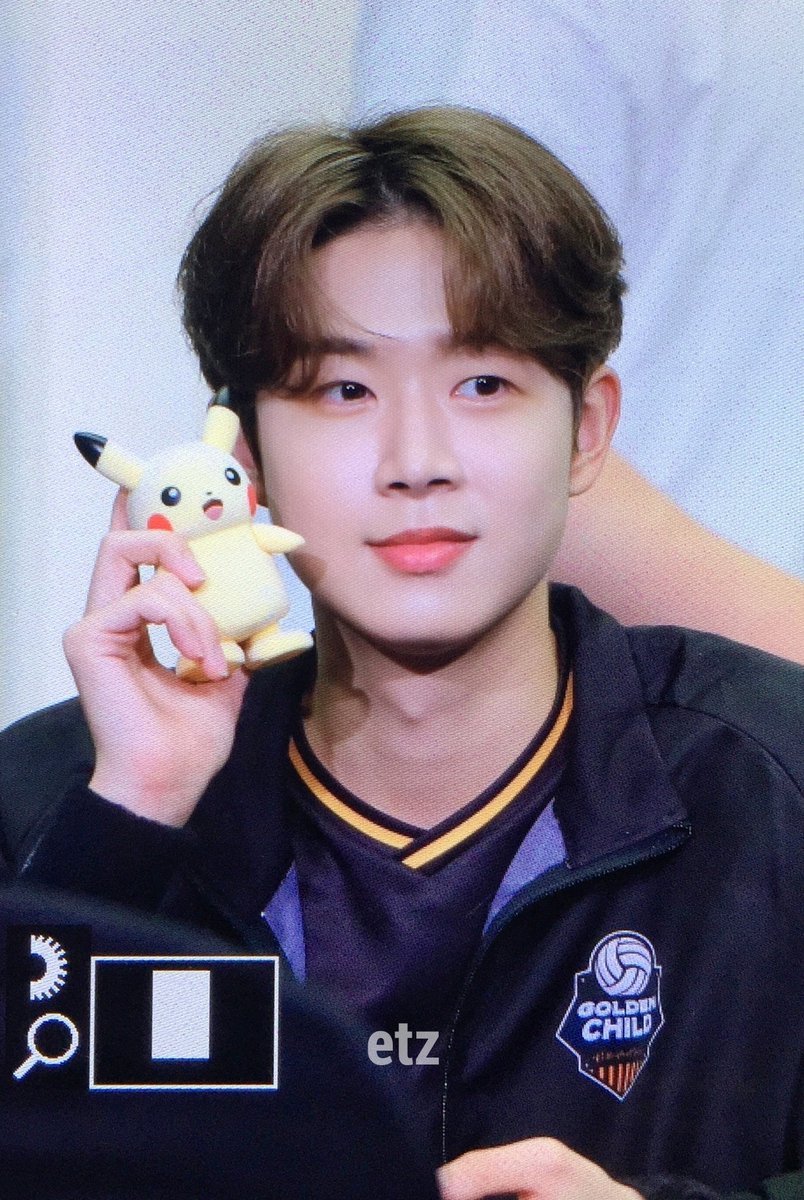 eight_to_zero's tweet photo. 220828 에바 피카츄보다 더 귀여움😢😢
#골든차일드 #GoldenChild #김동현 #동현 https://t.co/cZiEghJG3q