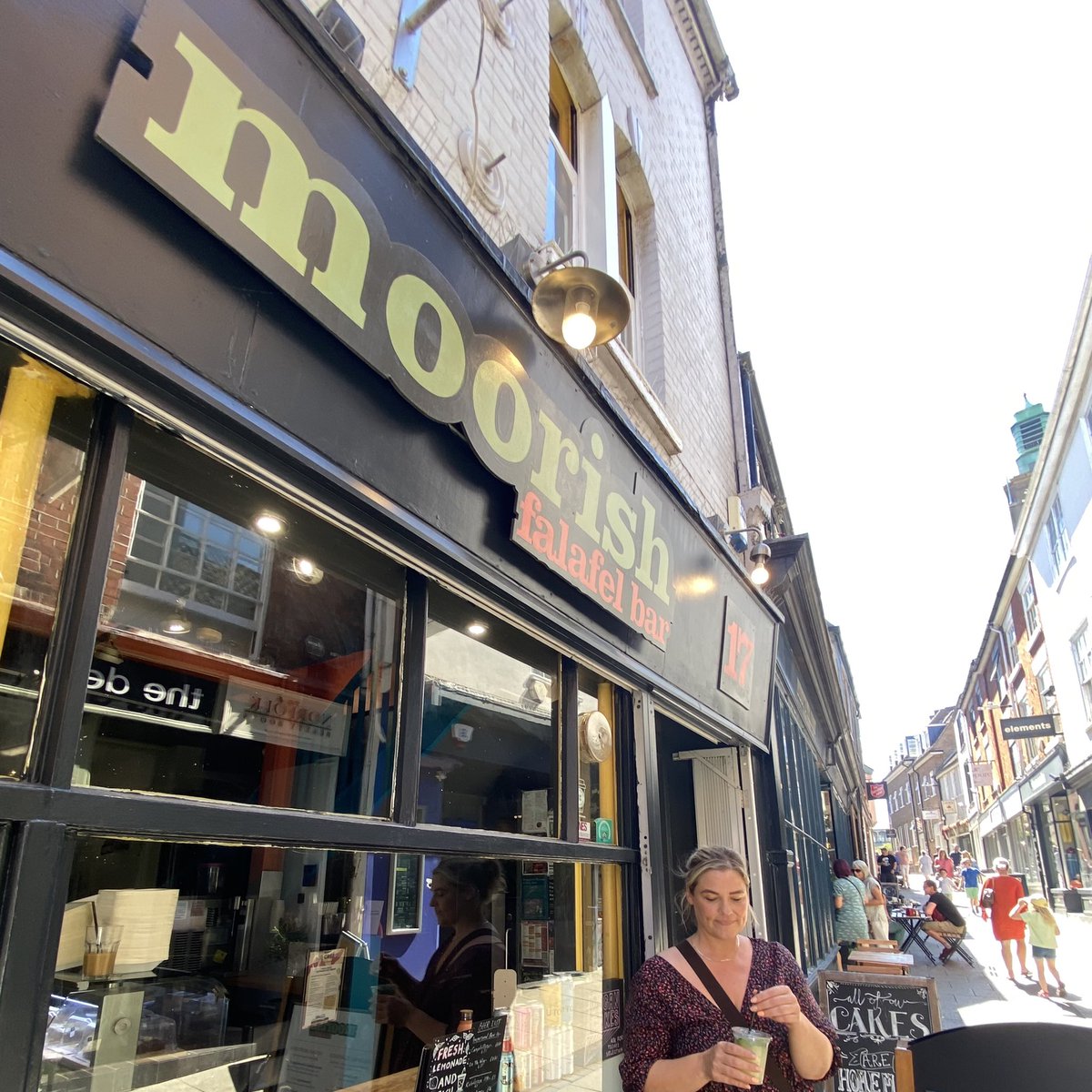 Reduced opening hours tomorrow on Bank Holiday Monday. 

We will be here however 11am to 4pm, serving delicious vegan dishes and sweet treats galore.

Come say hello >>> moorishfalafel.com/norwich-lanes-… 

#Norwich