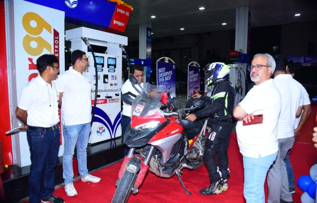 HPCL_Ahmedabad's tweet photo. @HPCL @hpcl_retail is proud to be a propelling partner @autocarindiamag drive from Delhi to Mumbai on their high performance bikes.
To re-energize their tanks with poWer99 high octane fuel they made a pitstop at #Ahmedabad. @Rg03Goel @pawans69 @hpcl_NWZ #HighOctane #TrustHP https://t.co/Wkch1w5LPQ