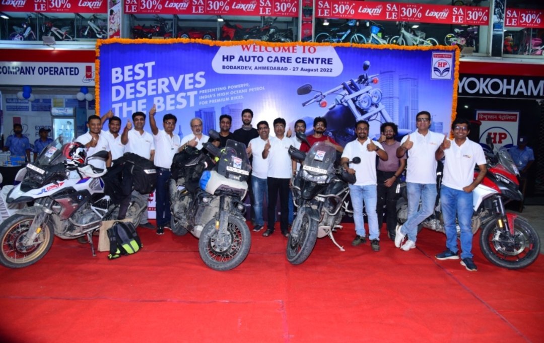 HPCL_Ahmedabad's tweet photo. @HPCL @hpcl_retail is proud to be a propelling partner @autocarindiamag drive from Delhi to Mumbai on their high performance bikes.
To re-energize their tanks with poWer99 high octane fuel they made a pitstop at #Ahmedabad. @Rg03Goel @pawans69 @hpcl_NWZ #HighOctane #TrustHP https://t.co/Wkch1w5LPQ