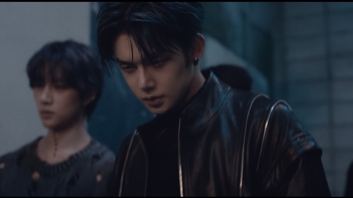 soob304's tweet photo. Este mv va a explicar mejor la continuación que hubo luego de Loser lover para llegar a gbgb creo…Y LOS VISUALES?!?!  

TXT GBGB JP TEASER 1
#GOOD_BOY_GONE_BAD_JP
#TOMORROW_X_TOGETHER   
@TXT_members @TXT_bighit https://t.co/Ox83VOMtWq