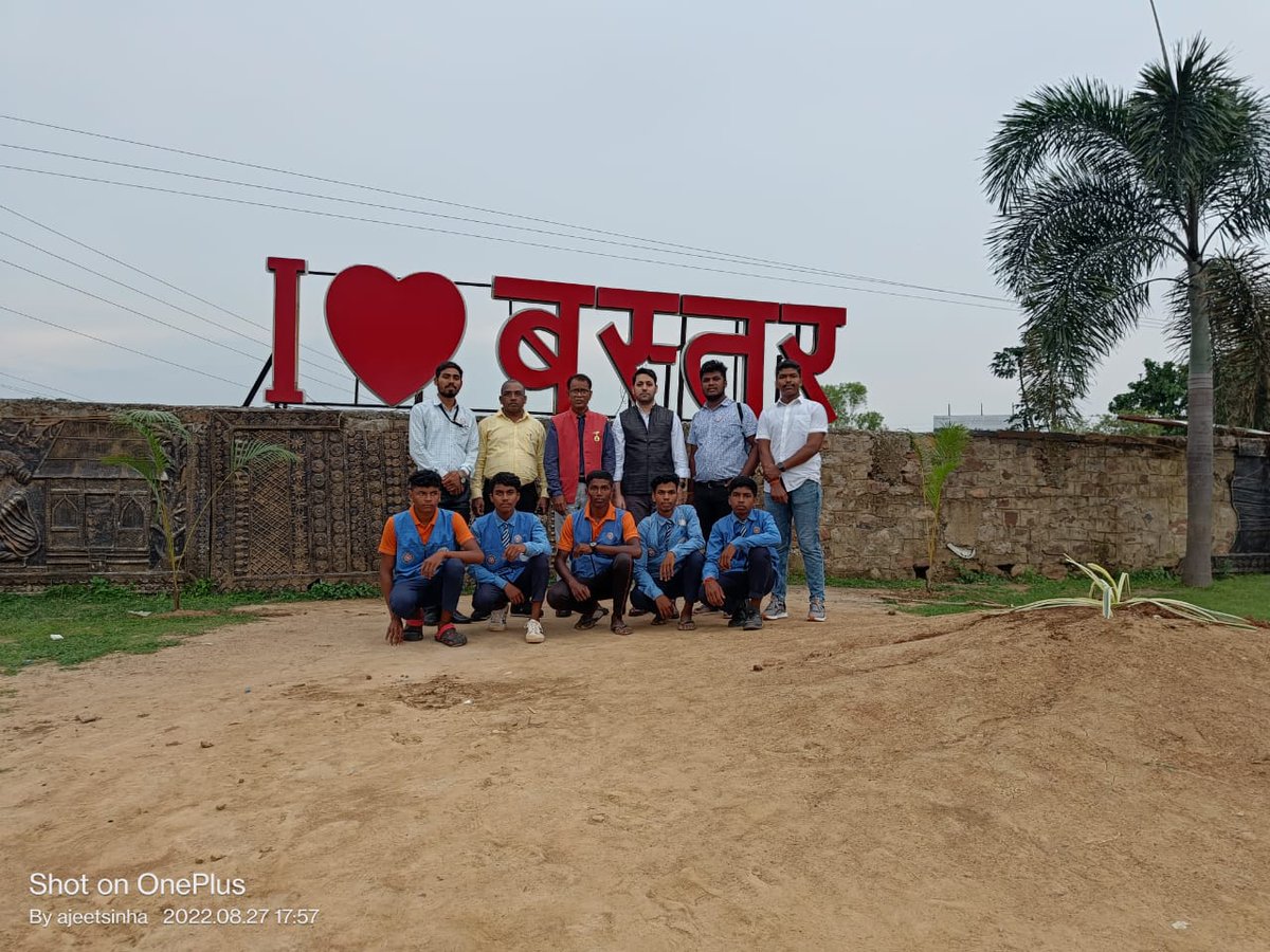 DeelmanY's tweet photo. NSS इकाई शा.उ.मा.वि.कोठियागुड़ा के NSS  वालेंटियर्स क्षेत्रीय निर्देशक सर जी NSS भोपाल व राज्य NSS अधिकारी सर जी व NSS प्रकोष्ठ शहीद महेन्द्र कर्मा विश्वविद्यालय बस्तर जगदलपुर NSS कार्यक्रम समन्वयक सर जी बस्तर भ्रमण चित्रकूट में भेट मुलाकात । @askabir_ @DrDadulal @_NSSIndia https://t.co/0MXnYZR9xI