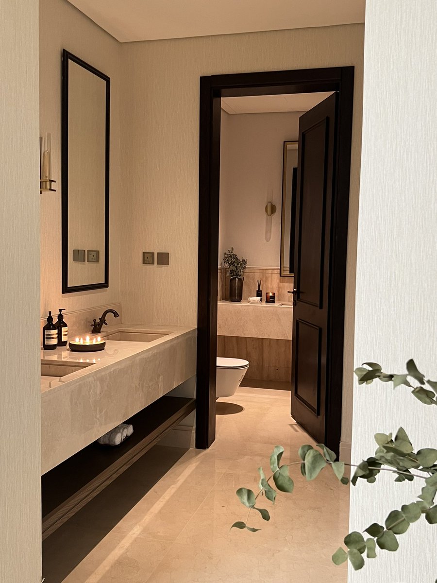 maram_interior's tweet photo. من أعمالنا الأخيره تنفيذ دورة المياة من رخام الترافنتينو وورق الجدران . https://t.co/7Or9CN9vN4