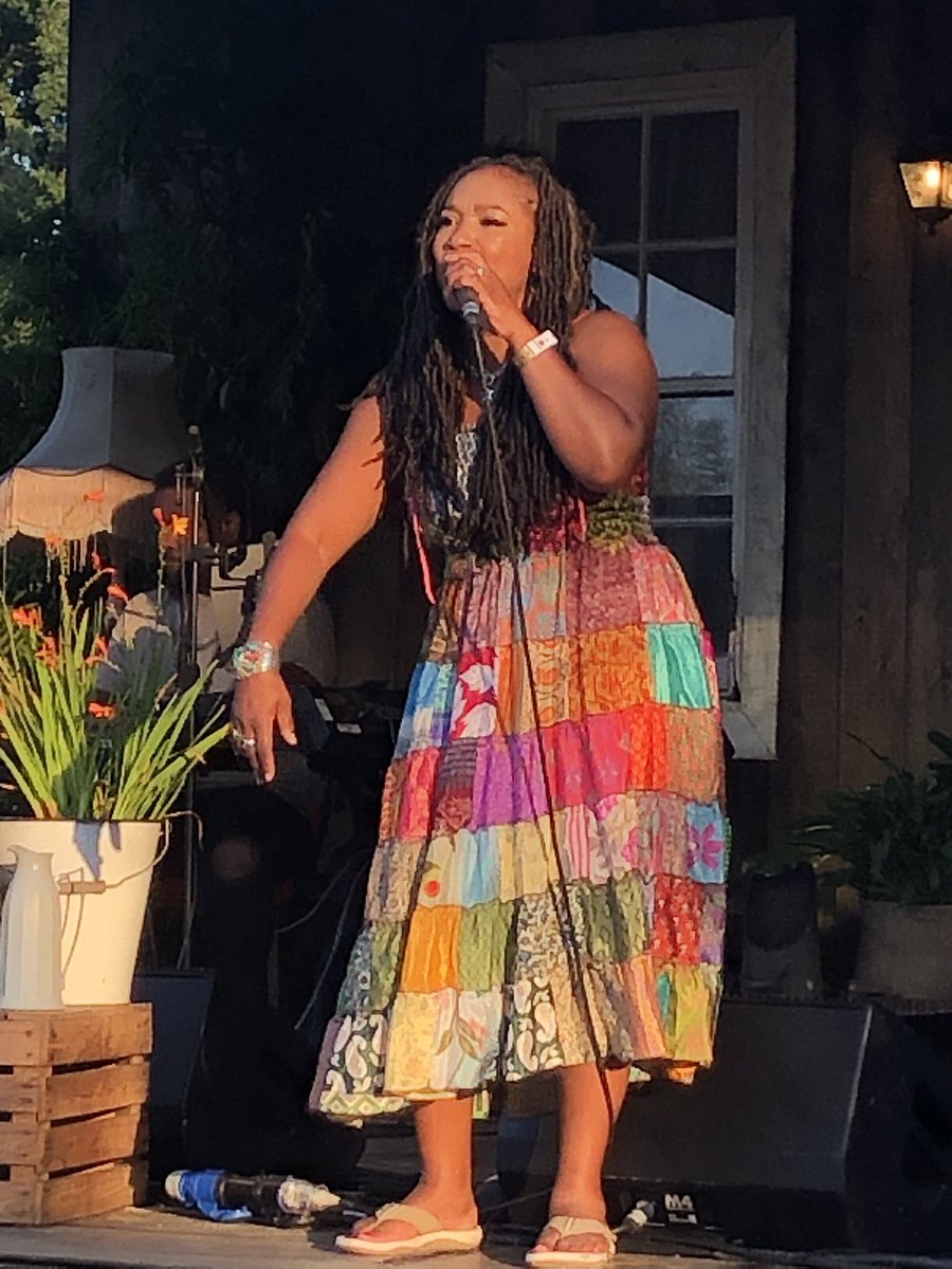 GaryHobbs_64's tweet photo. @MikoMarks You filled my heart with every emotion yesterday @TheLongRoadFest What a truly beautiful atmosphere you created! You were magical! ✨❤️❤️❤️🙏🏻 #ColorMeCountry #FrontPorch https://t.co/ligGvSwTSJ