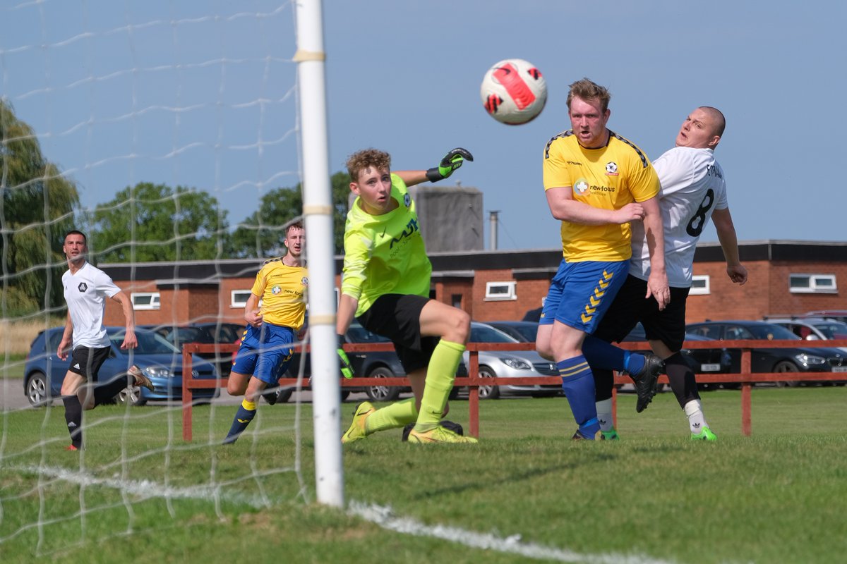 Here are all the match photos from this morning's <a href="/lancssundayleag/">Lancashire Sunday League</a> Div 4 match, BAE Warton v <a href="/FcRomania22/">Fc Tricolorii</a>. Pictures are at the link: flickr.com/photos/1527152…
